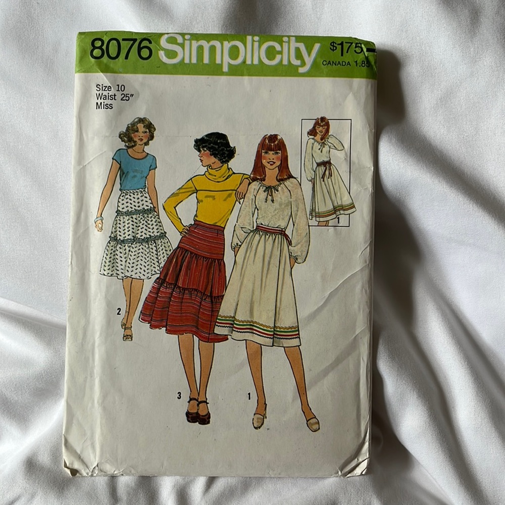 8076 VINTAGE UNCUT SIMPLICITY “MISSES SKIRTS” PATTERN